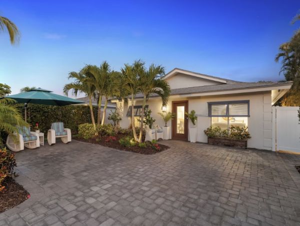 Lovely Naples Pool Home Walk Vanderbilt Beach